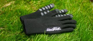 A pair of Velotoze knitted waterproof gloves 