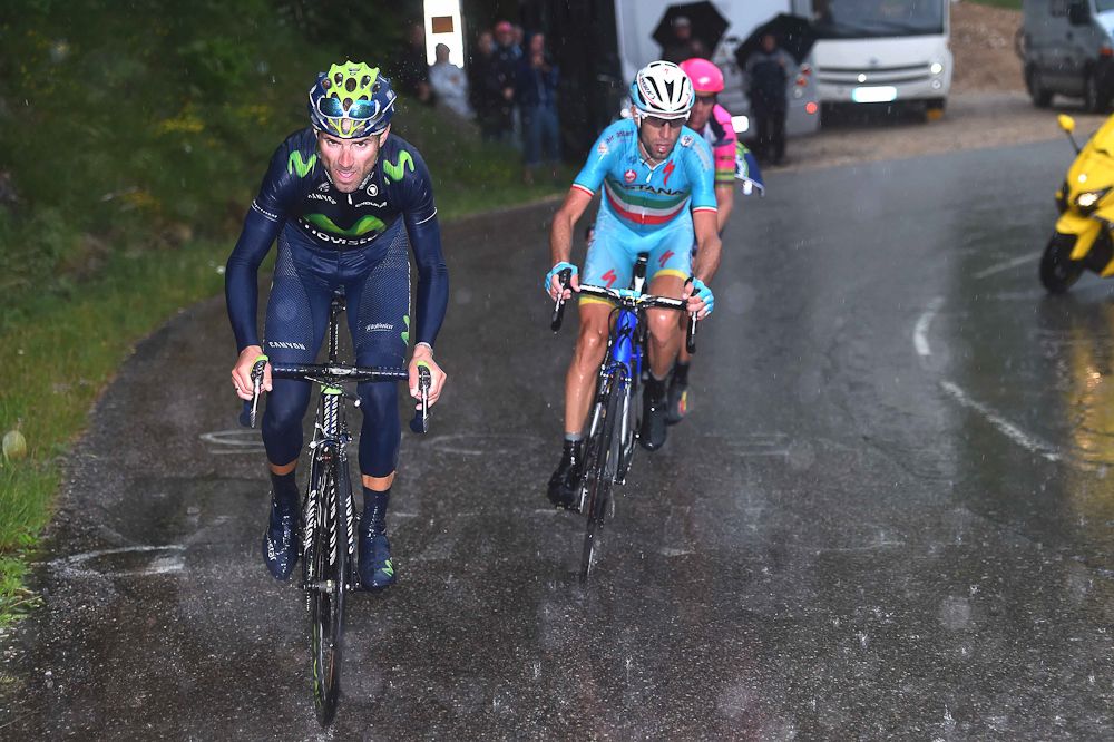 Alejandro Valvere leads the late breakaway.