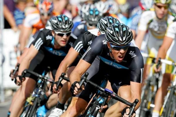 With one lap to go Team Sky took to the front.