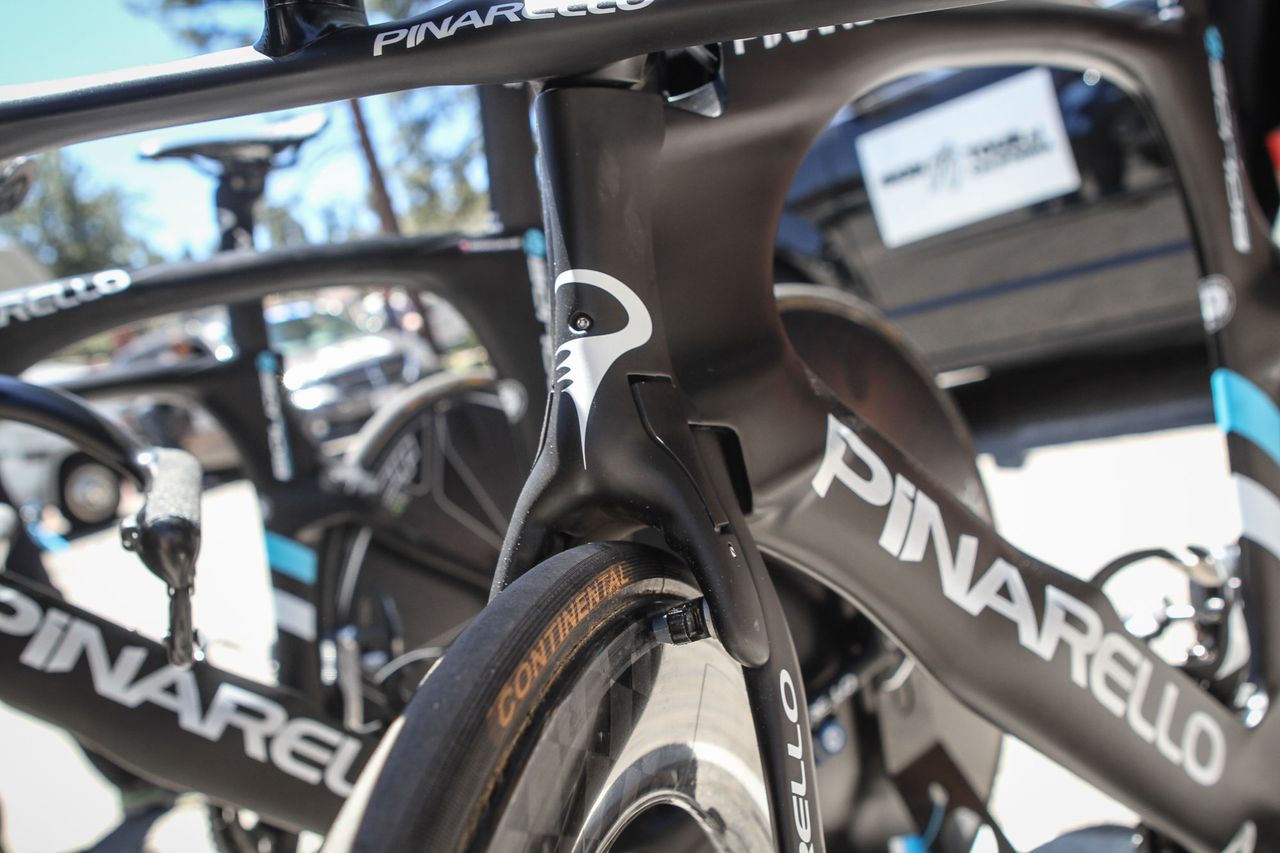 The front brake cover on the Pinarello Bolide is removed with a screw so cannot be adjusted on the fly