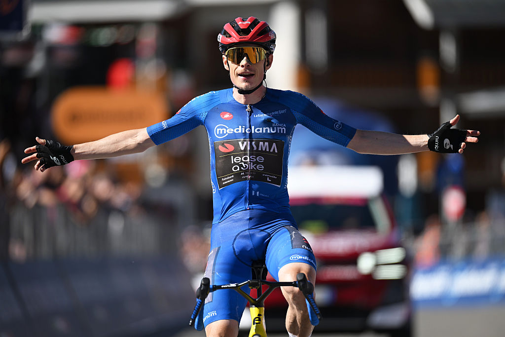 PILA - GRESSAN, ITALY - MAY 23: Jonas Vingegaard of Denmark and Team Visma | Lease a Bike - Blue Mountain Jersey celebrates at finish line as stage winner during the 109th Giro d'Italia 2026, Stage 14 a 133km stage from Aosta to Pila - Gressan 1789m / #UCIWT / on May 23, 2026 in Pila - Gressan, Italy. (Photo by Dario Belingheri/Getty Images)