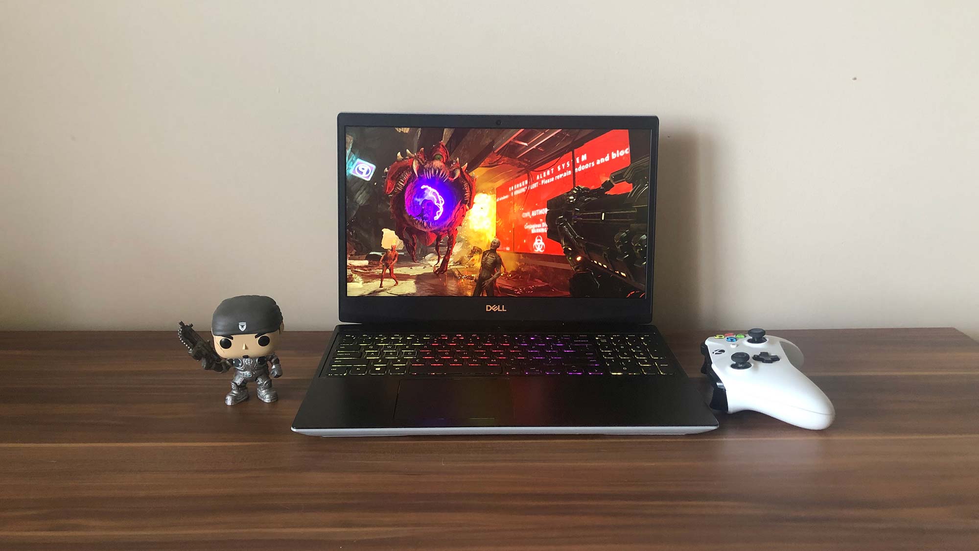 Dell G5 15 SE (2020) on a desk