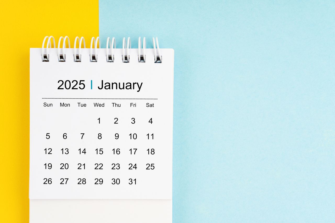 January 2025 calendar with yellow and blue background