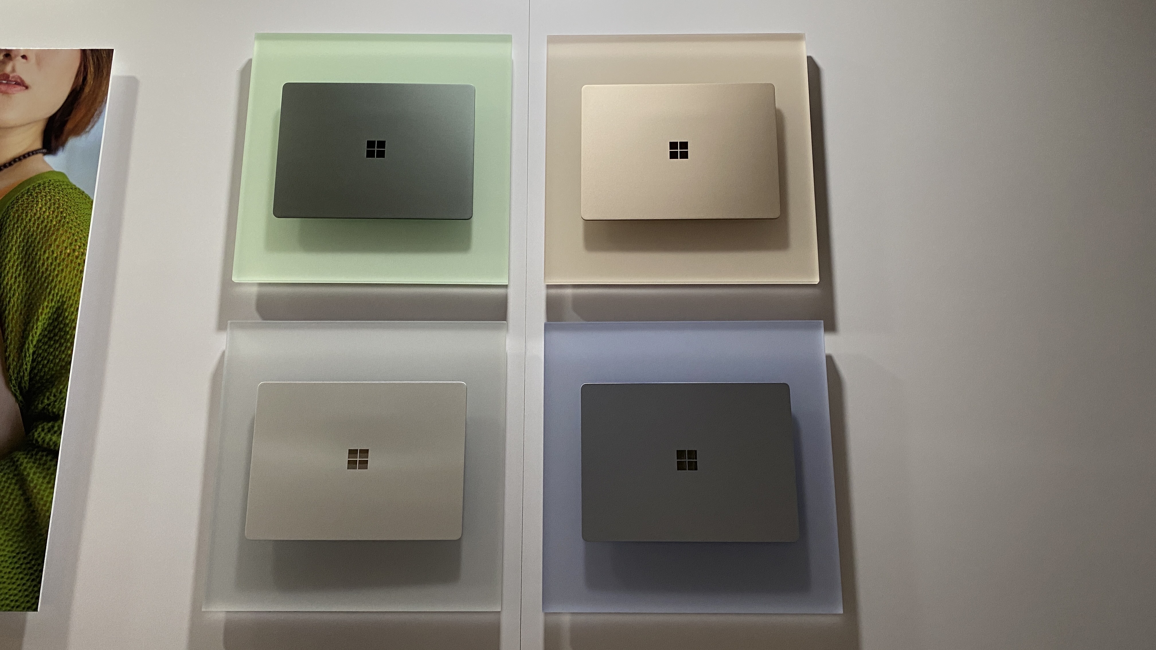 Surface Laptop Go in vier Farben.