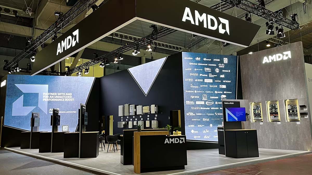 Stand de AMD en el piso de exhibición.
