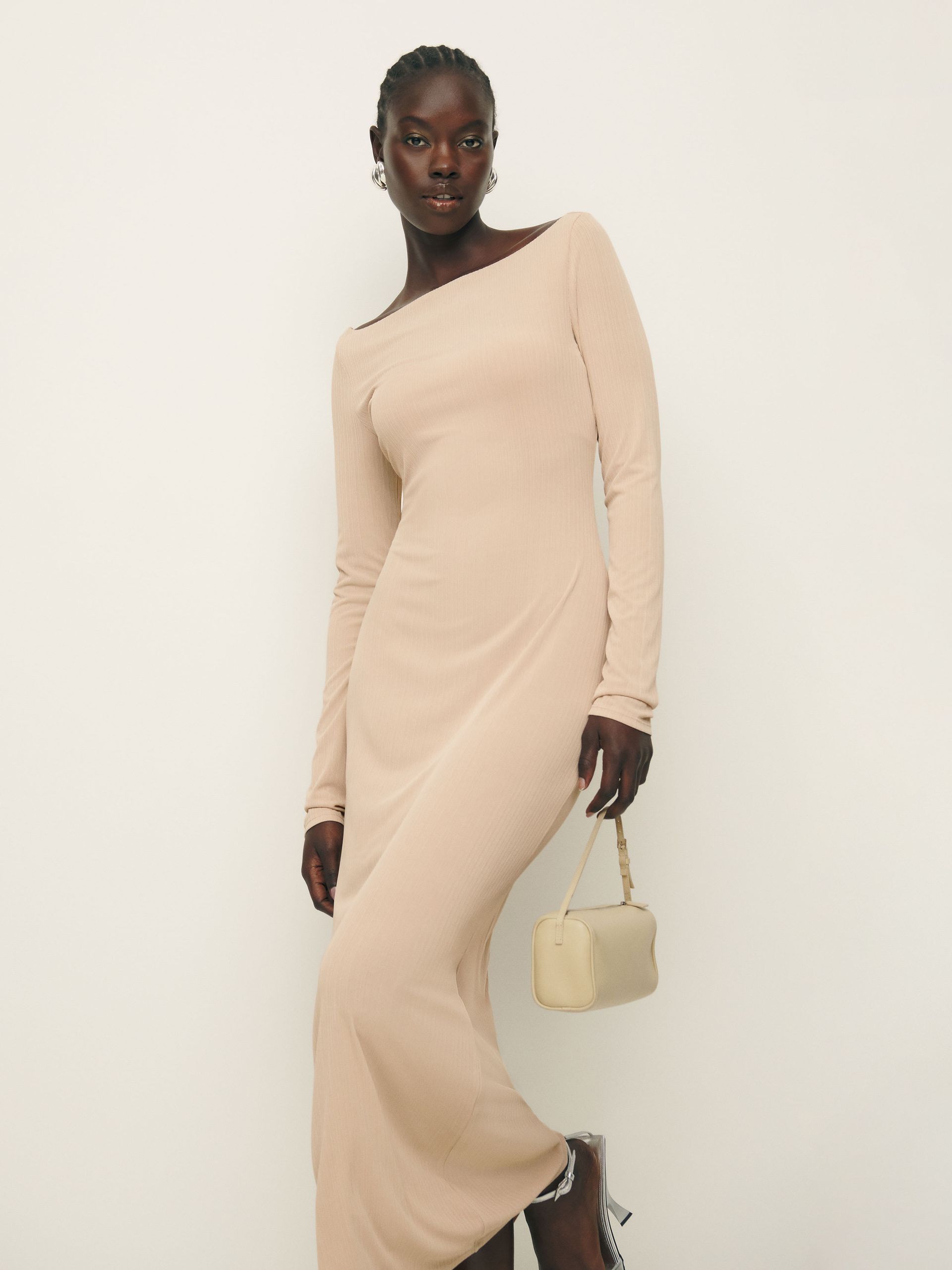 missing-image تسوق من بين 32 اختيارات للأزياء الإصلاحية لفصل الربيع من محررينا