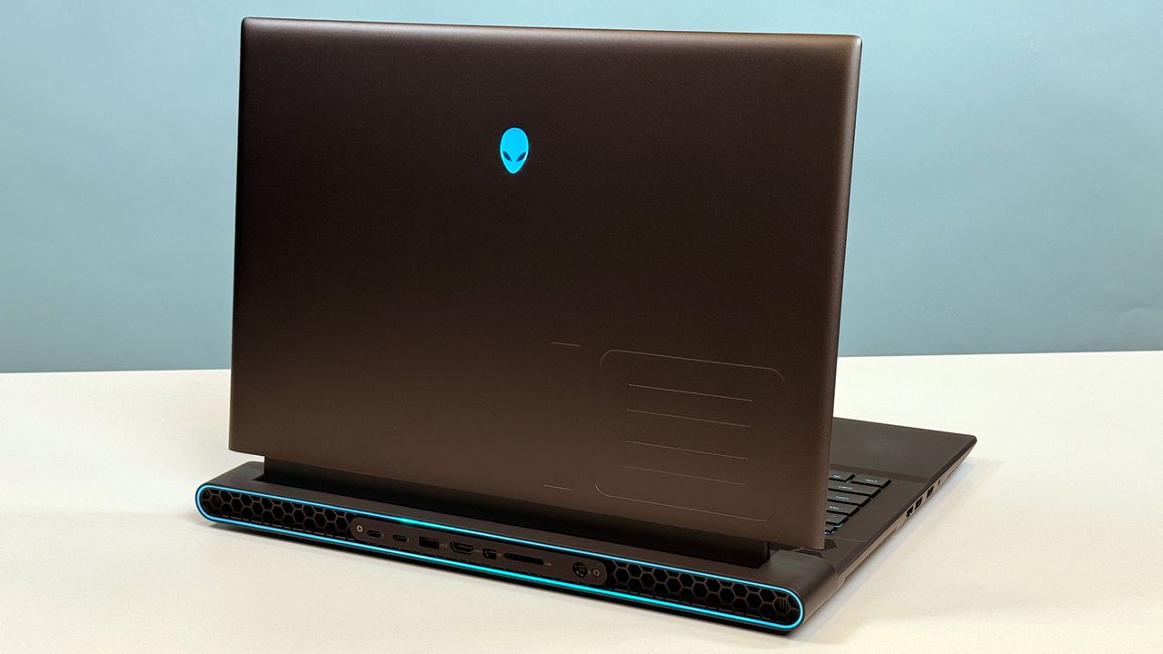 Alienware m18 R2
