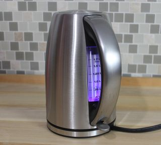 Cuisinart PerfecTemp Electric Kettle Review & Boil Test 