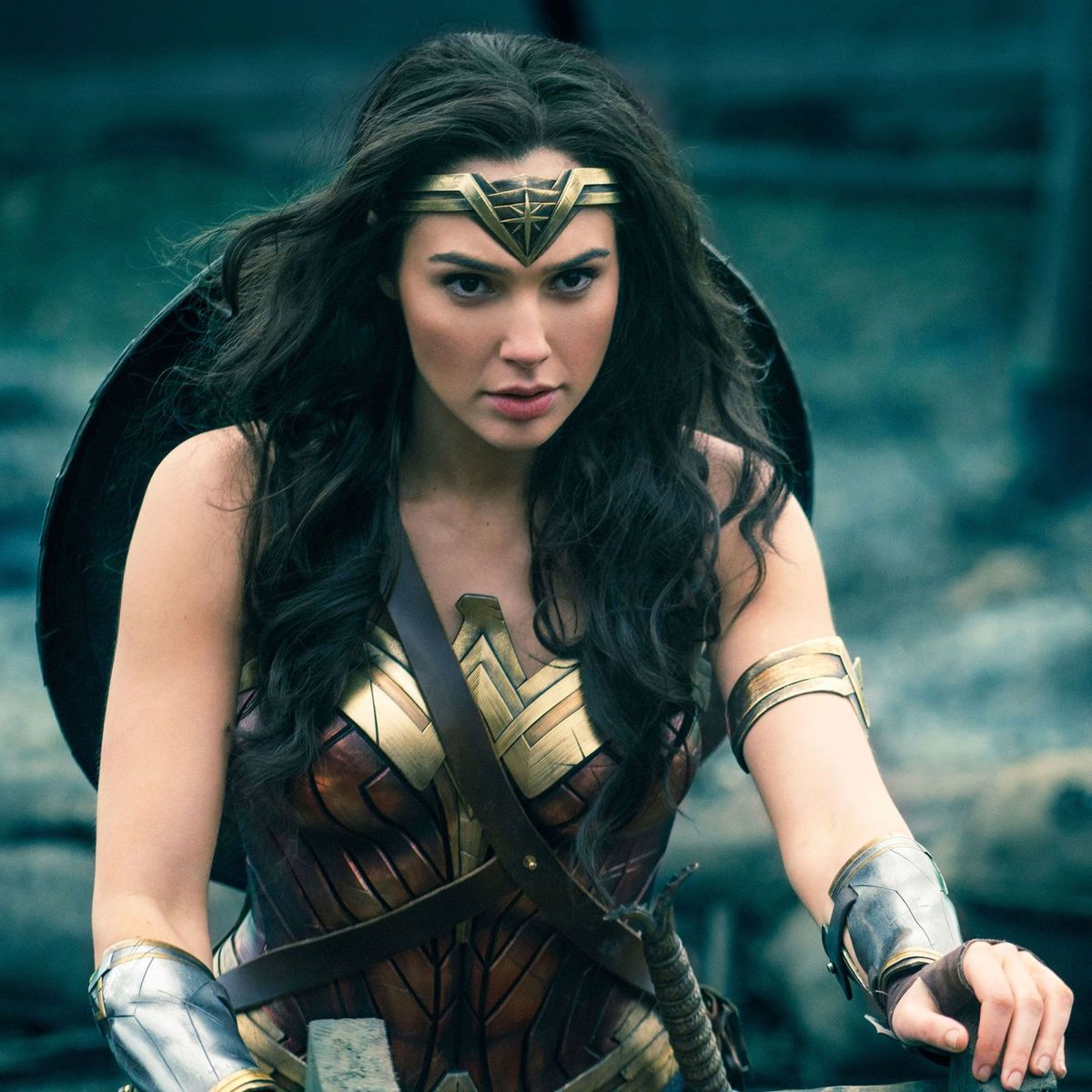Femininity and Feminism in 'Wonder Woman' - MOVIE REVIEW | Marie Claire