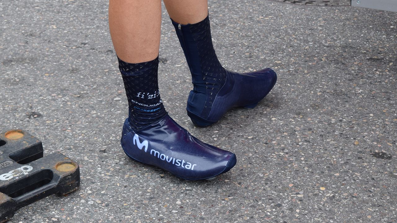 Movistar use team-issue Endura Drag2Zero overshoes