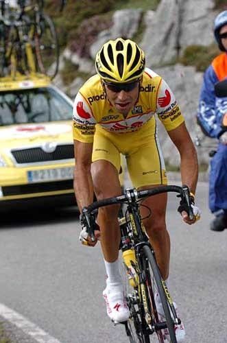 Inigo Cuesta (Saunier Duval) rides alone
