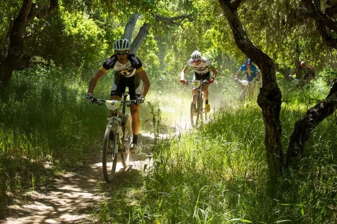 Geoff Kabush (Scott/3-Rox) is having an awesome opening weekend of racing, coming in 2nd today.