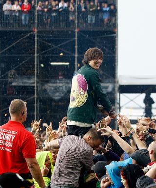 Let it rain, BMTH brave the storms at Reading 2011