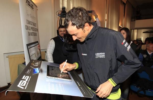 Ivan Basso (Liquigas-Cannondale) signs up for the 2012 Giro del Trantino