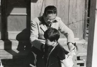 Kengo Kuma with his father on the veranda of their traditional 1930s house in the suburbs of Tokyo, c. 1959.