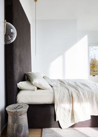 Minimalist bedroom with black and white color scheme