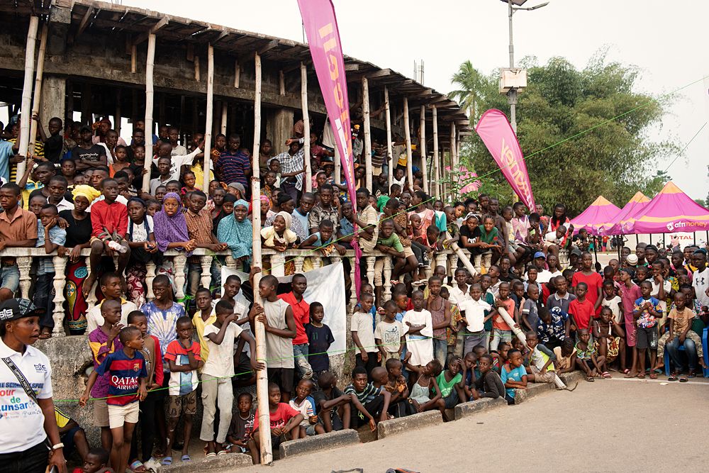 The big roundabout in Lunsar became the focal point of the race.