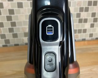 Black and Decker Dustbuster handheld vacuum cleaner charging status
