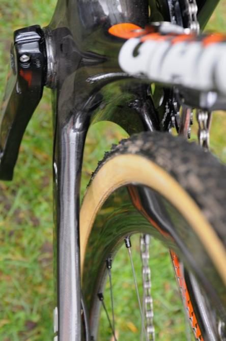 Even with 33mm Dugasts, there's ample space behind the bottom bracket shell, and the wide shell sets the chain stays well apart for excellent muck shedding