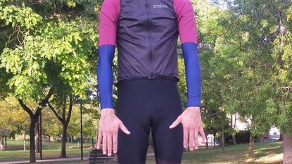 Male cyclist wearing Invani's Reversible Arm Warmers