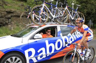 Garate drops back to his Rabobank team car