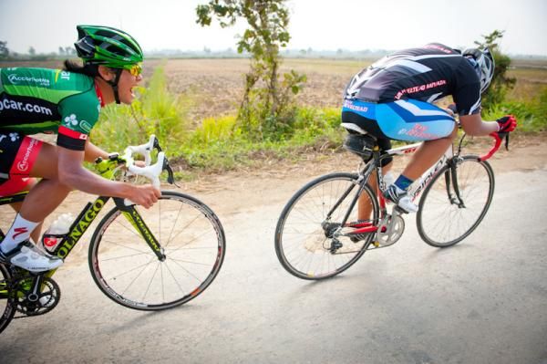Arashiro Yukiya (Europcar) cheers on a young rider