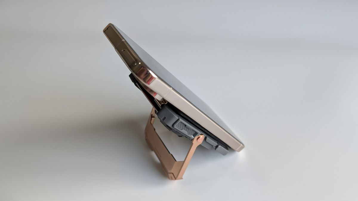 i-Blason and SUPCASE MagSafe wallets