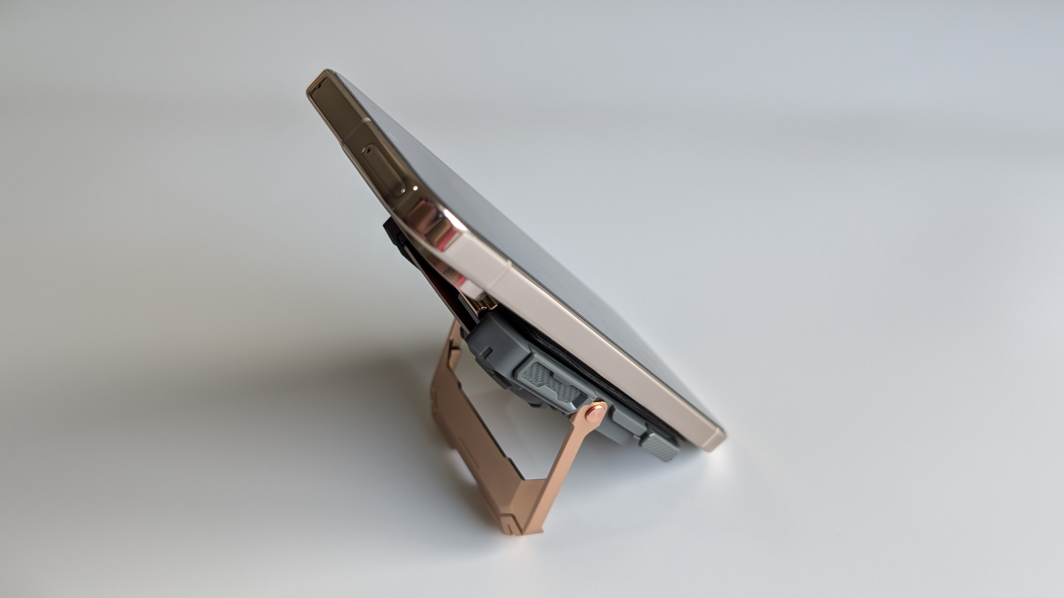 i-Blason and SUPCASE MagSafe wallets