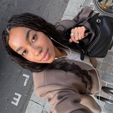 Creator @amaka.hamelijnck taking a selfie with luminous skin
