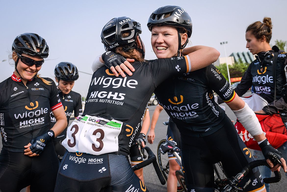 Jolien D'Hoore celebrates her Tour of Chongming Island stage win