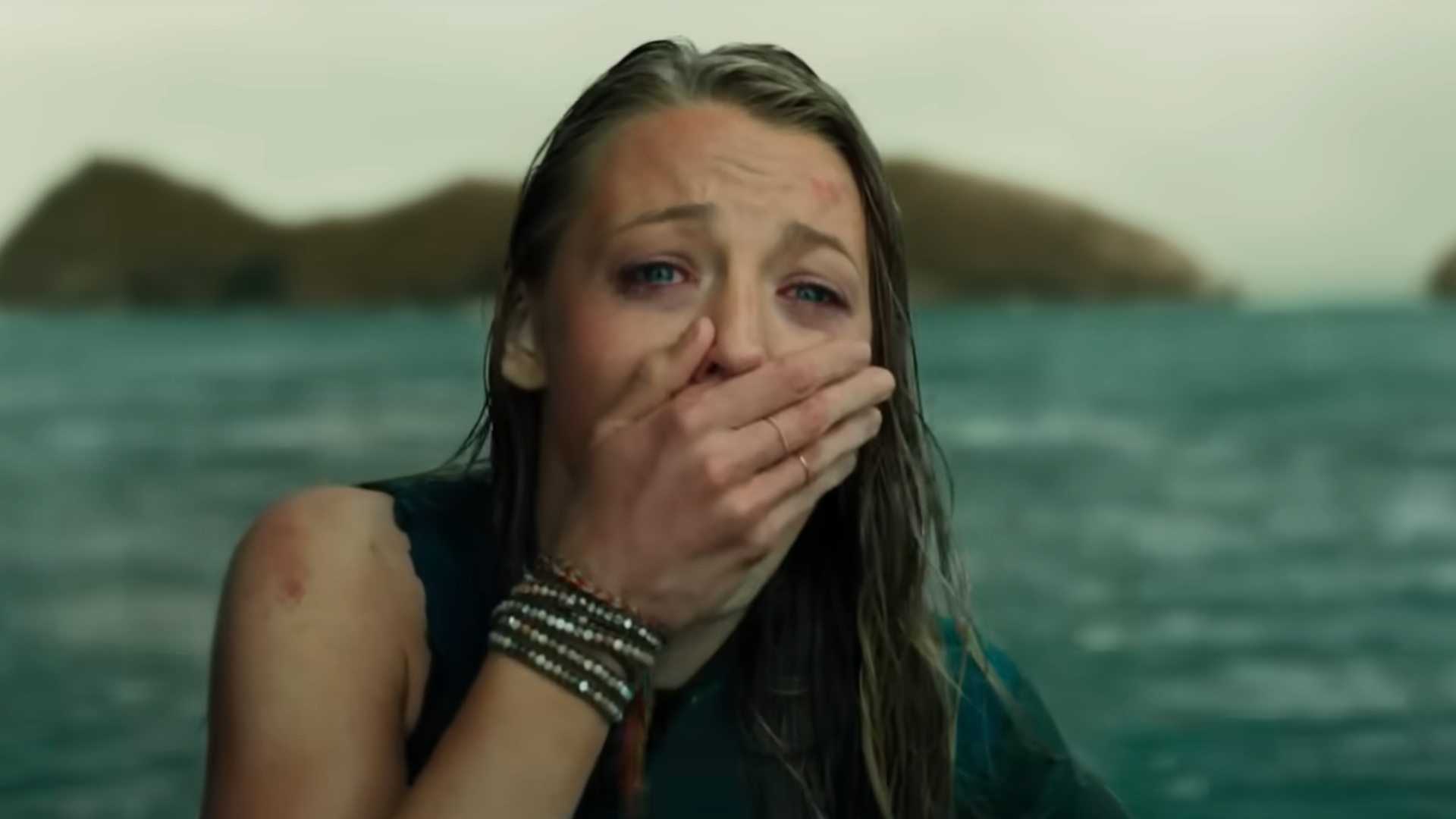 Blake Lively in The Shallows trailer