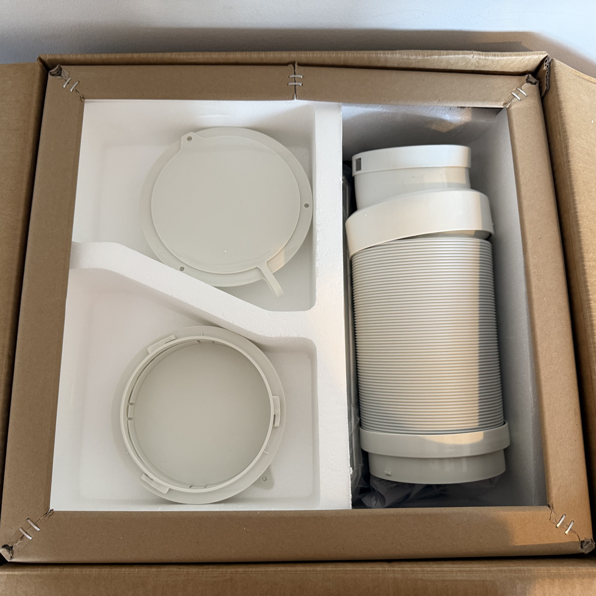 delonghi pinguino portable air conditioner in opened box