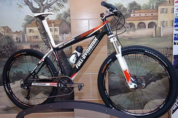 The Full Dynamix team bike