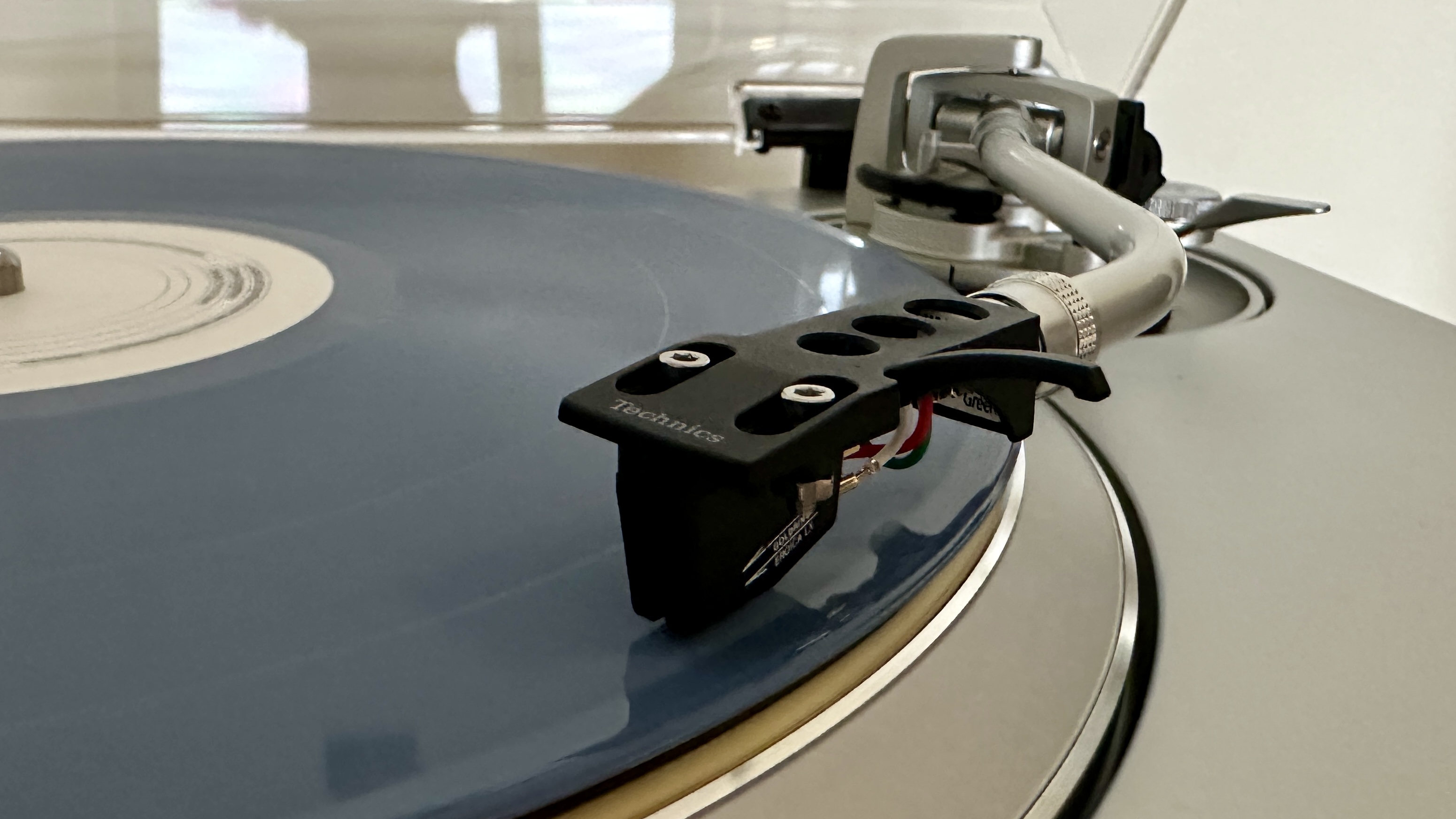 Tonearm of the Technics SL-1300G turnable