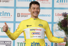 Rune Herregodts (Intermarché-Wanty) takes the first yellow leader's jersey of the 2024 ZLM Tour with a win on stage 1