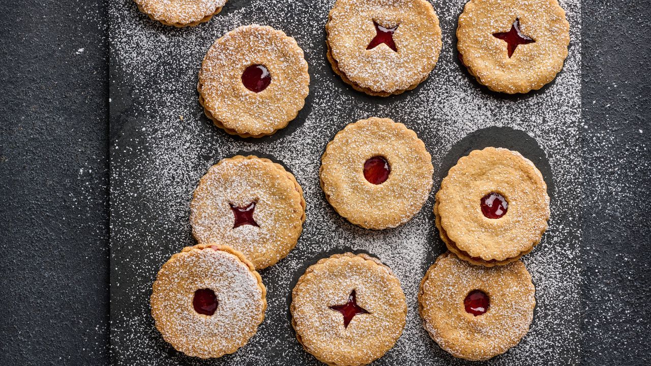 Hazelnut sandwich cookies 