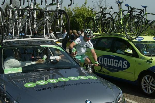 A Unibet rider getting water bottles.