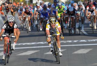 In 2009 Mark Cavendish jumped clear of the bunch to catch Heinrich Haussler on the line.