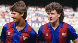 BARCELONA, SPAIN - JULY 13: FC Barcelona strikers Gary Lineker (l) and Mark Hughes pictured at the Nou Camp in 1986, Lineker played for the club between 1986 and 1989. (Photo by David Cannon/Allsport/Getty Images/Hulton Archive)