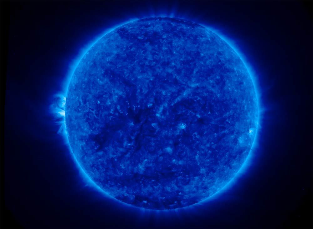 A 2-D image of the sun from STEREO&#039;s SECCHI/Extreme Ultraviolet Imaging Telescope taken March 17-27, 2007.