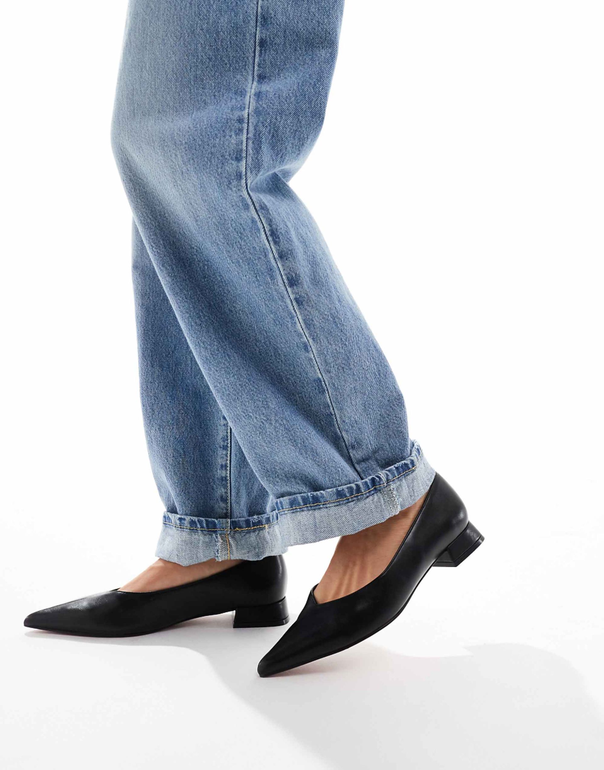 ky7kxbp9aRM5GXschxVHcL-320-80 ローファーさん、ごめんなさい。ファッションの人たちは今、このシックなフラット シューズでジーンズやレギンスを格上げしています。