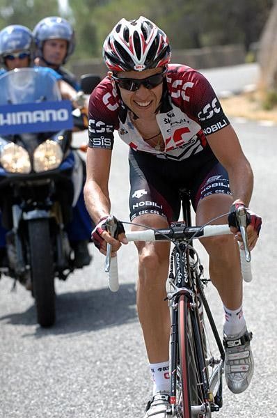 Sastre attacked the favourites putting Menchov on the defensive