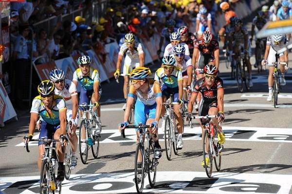 Lance Armstrong (Astana) and Bradley Wiggins (Garmin-Slipstream) arrive at the finish in Vittel.