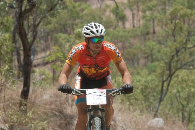 Australian Mark Frendo defends race lead in stage 6