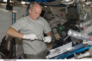 Astronaut Jeff Williams harvests our Arabidopsis plants on the ISS.