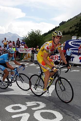 David Millar (Saunier Duval-Prodir) putting the power to the pedals.