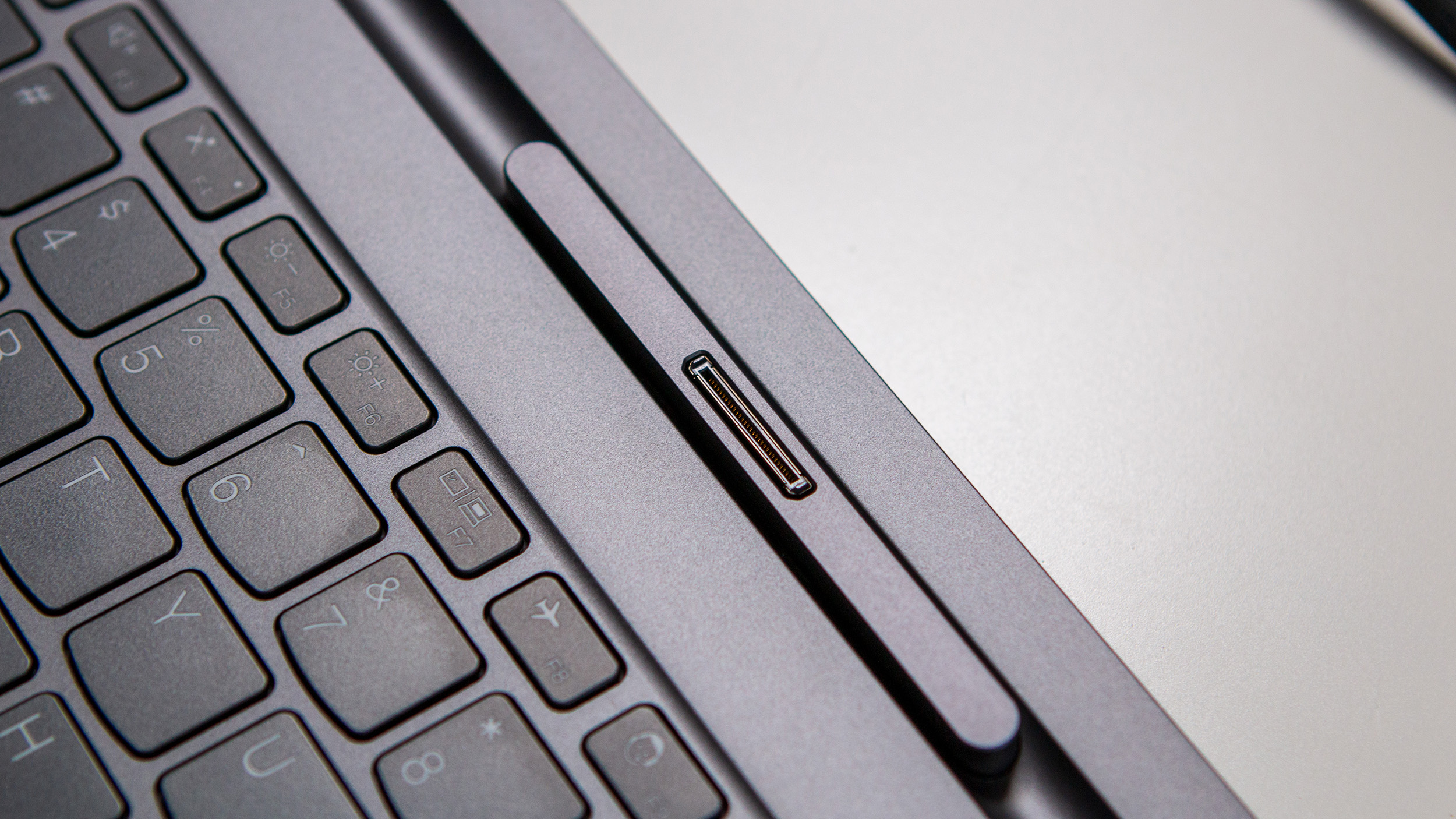 Close-up on the display connector mechanism on the Lenovo ThinkBook Plus Gen 5 Hybrid