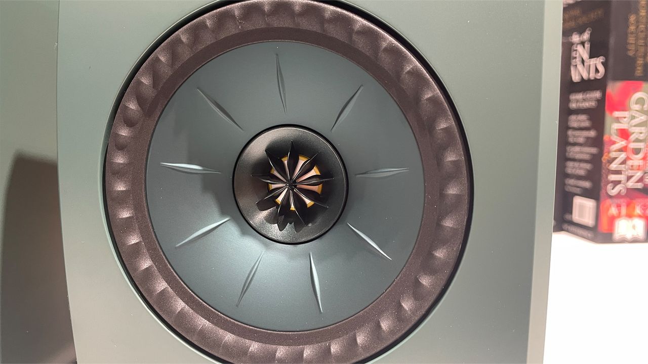 Standmount speakers: KEF LSX II LT