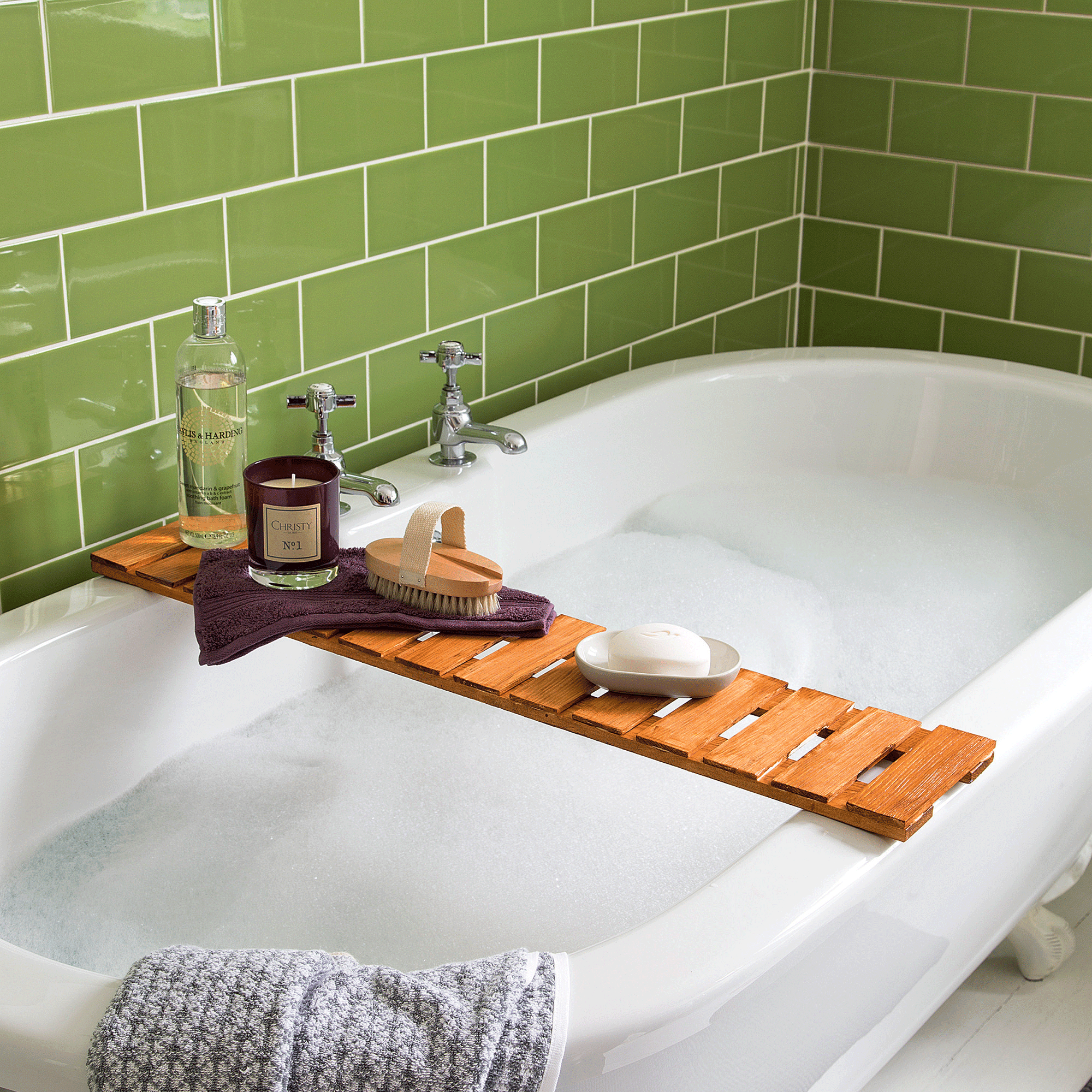 Green tiles around bath tub