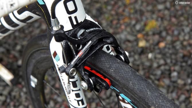 The Campagnolo Super Record brake callipers are fitted with Campagnolo carbon-specific pads